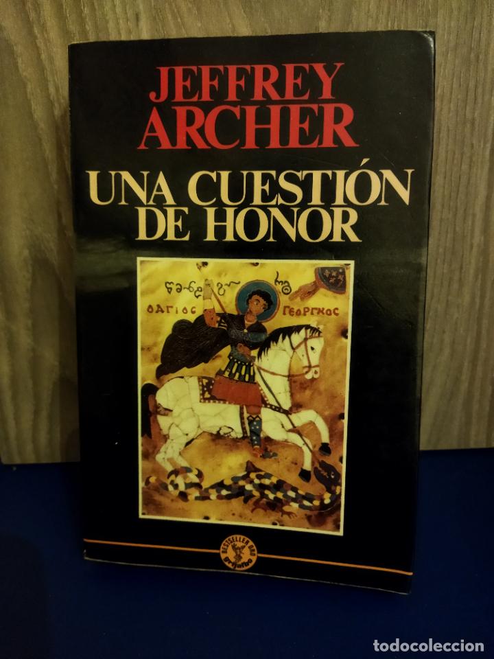 Libros de segunda mano: Una cuesti&oacute;n de honor - Foto 1