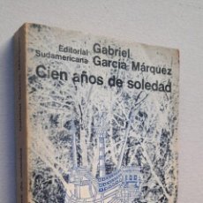 Libros de segunda mano: GABRIEL GARCÍA MÁRQUEZ - CIEN AÑOS DE SOLEDAD - 1967 PRIMERA EDICION. Lote 384611089