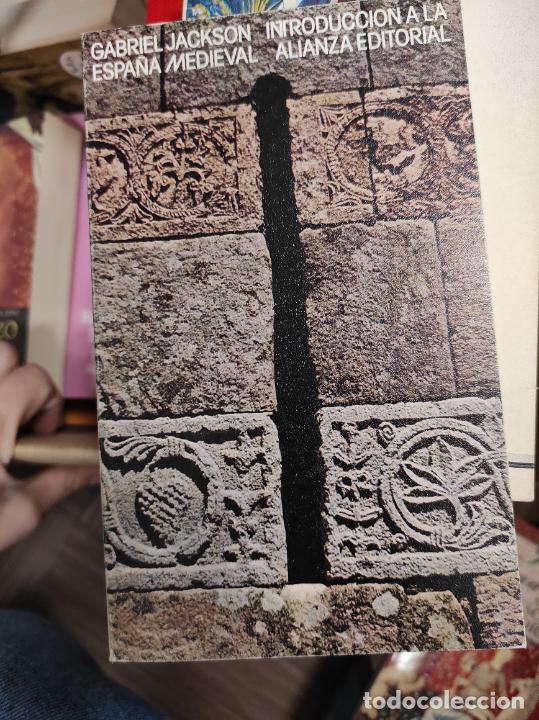 Libros de segunda mano: Introducci&oacute;n a la Espa&ntilde;a medieval - Gabriel Jackson - Alianza Editorial - Foto 1