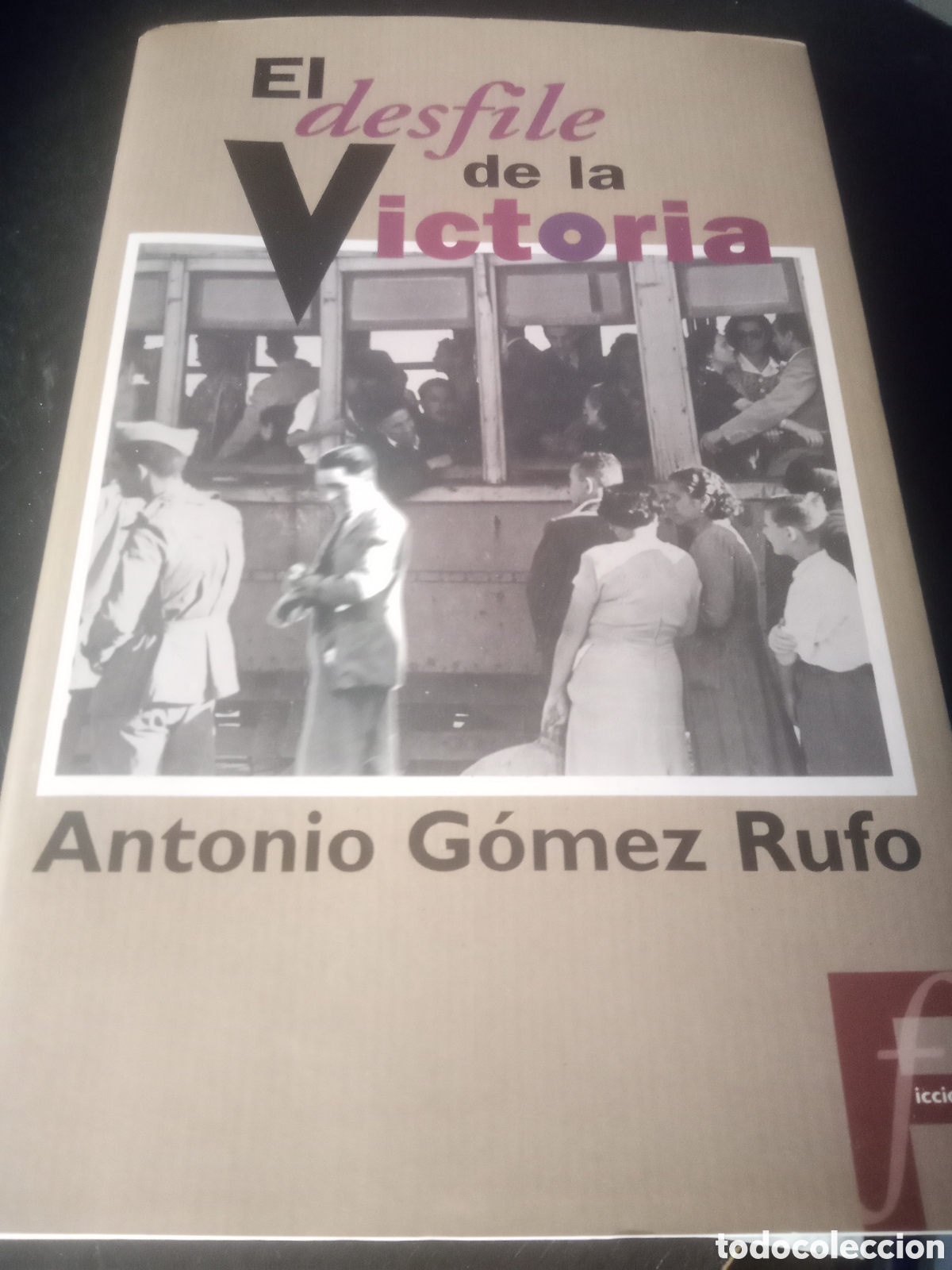 Libros de segunda mano: El desfile de la victoria. Antonio G&oacute;mez Rufo - Foto 1