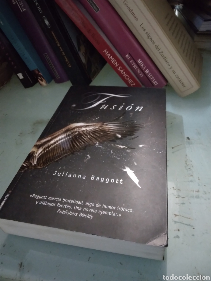 Libros de segunda mano: Juliana Baggott, FUSION, Roca editorial - Foto 1