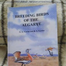 Libros de segunda mano: 1994. BREEDING BIRDSOF THE ALGARVE. VOWLES.. Lote 387407879
