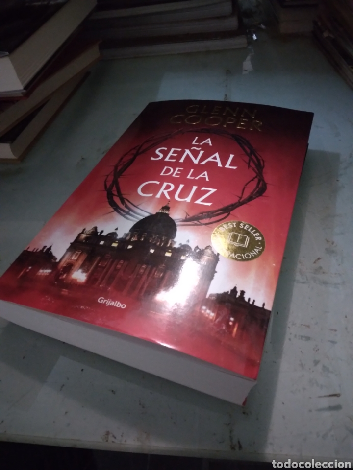 Libros de segunda mano: Glen Cooper, La se&ntilde;al de la cruz Grijalbo - Foto 1