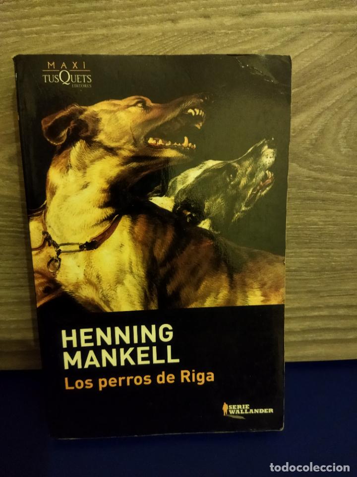 Libros de segunda mano: Los perros de Riga - Foto 1