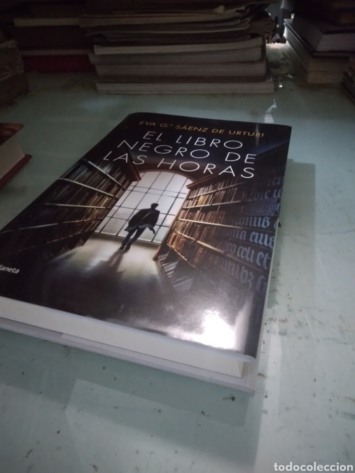 Libros de segunda mano: Eva Garc&iacute;a S&aacute;enz de Urtubi,el libro de las horas, Planeta - Foto 1