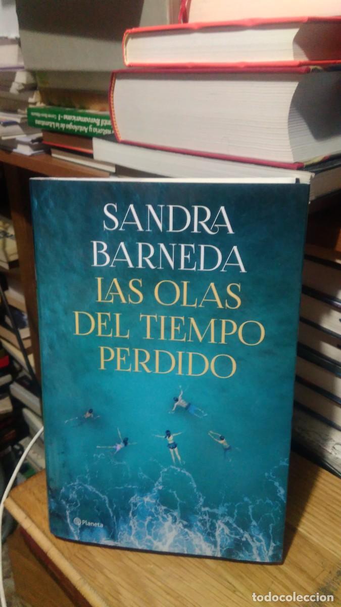 Libros de segunda mano: LAS OLAS DEL TIEMPO PERDIDO, SANDRA BARNEDA, ED. PLANETA - Foto 1