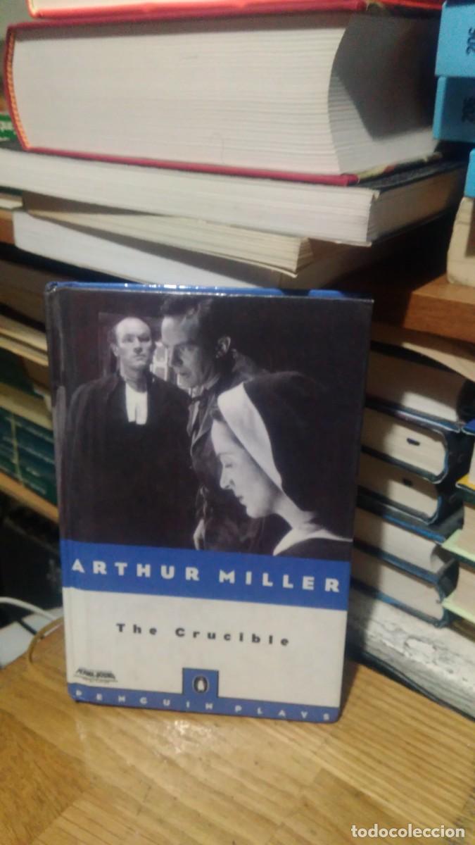 Libros de segunda mano: THE CRUCIBLE, ARTHUR MILLER, ED. PENGUIN PLAYS - Foto 1
