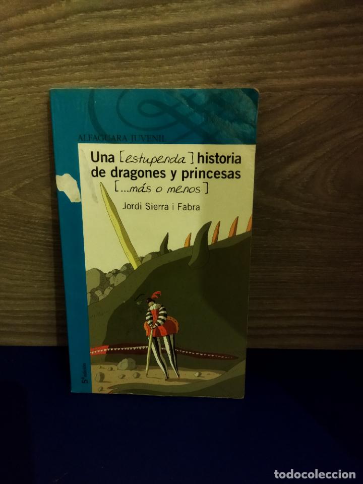 Libros de segunda mano: Una historia de dragones y princesas - Foto 1