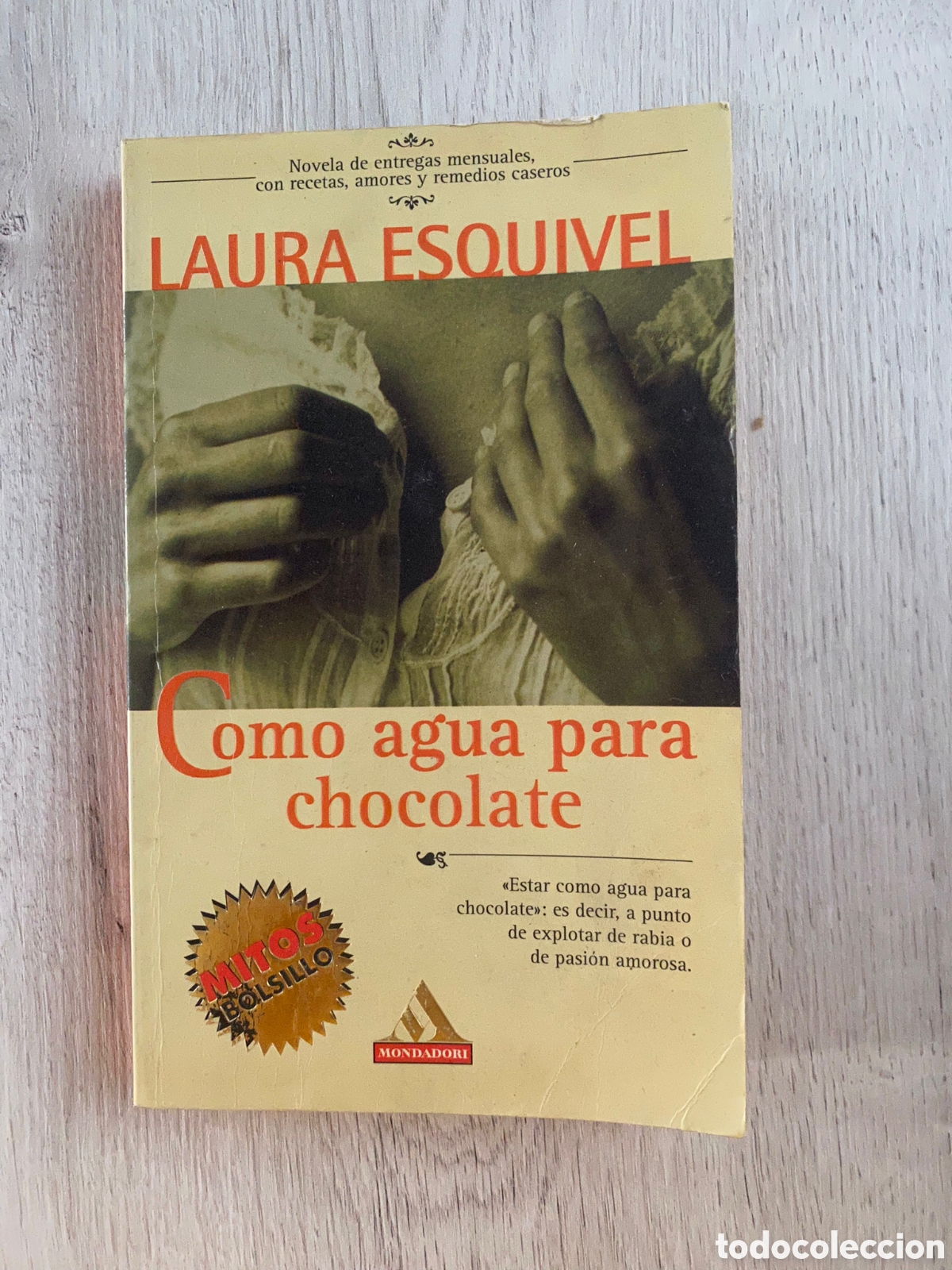 Libros de segunda mano: COMO AGUA PARA CHOCOLATE - LAURA ESQUIVEL - Foto 1