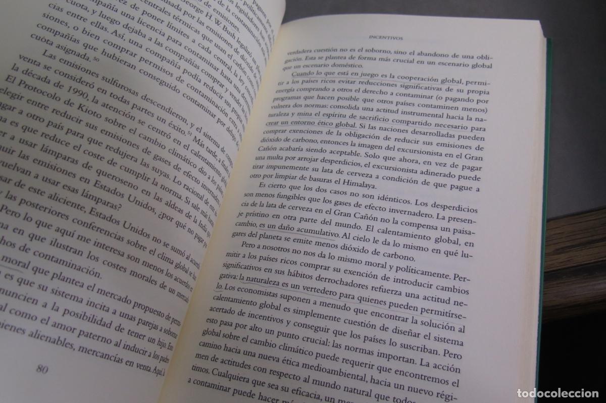 Libros de segunda mano: Lo Que el Dinero No Puede Comprar. Michael J. Sandel - Foto 2