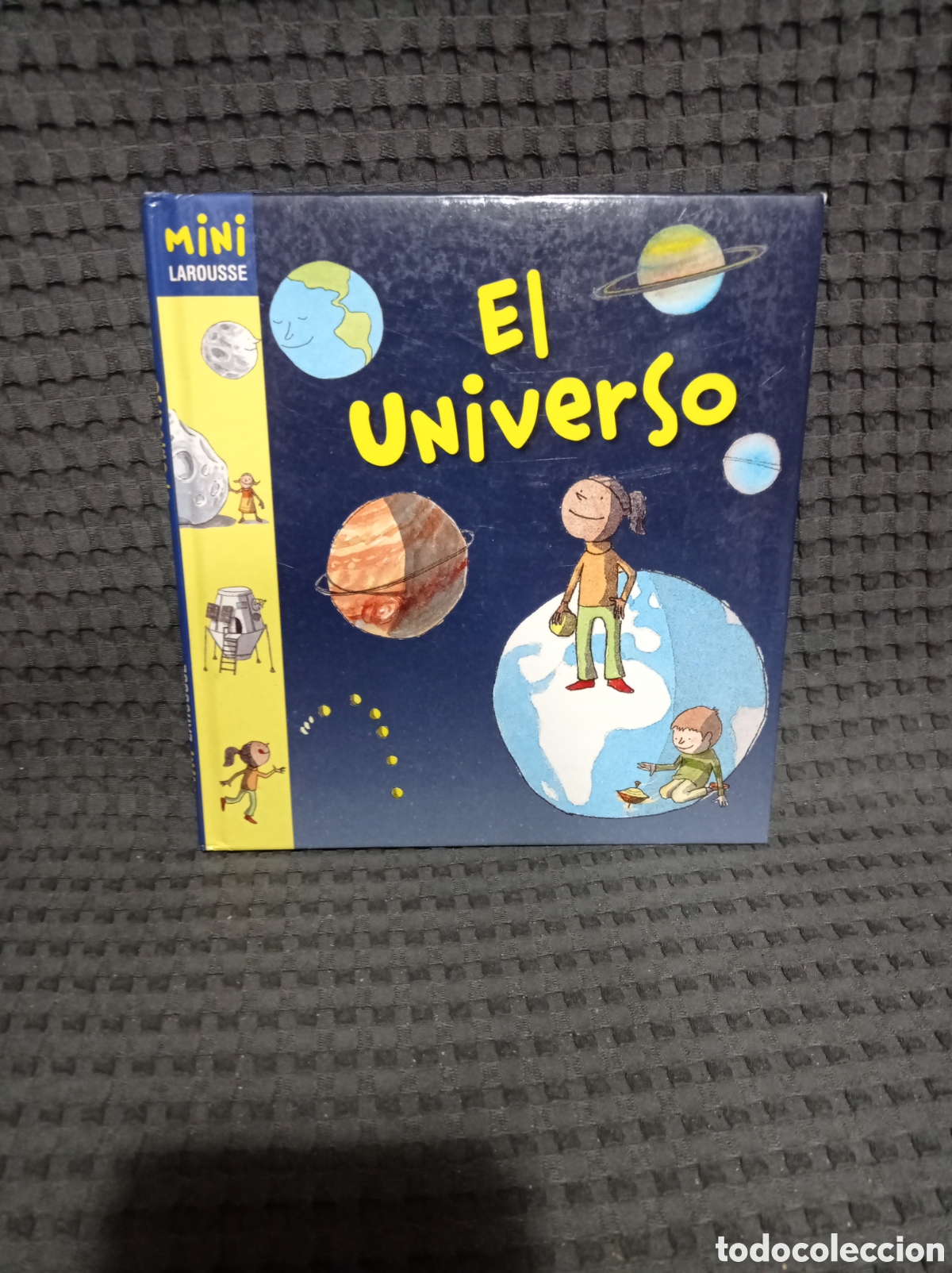 Libros de segunda mano: El universo mini Larousse - Foto 1