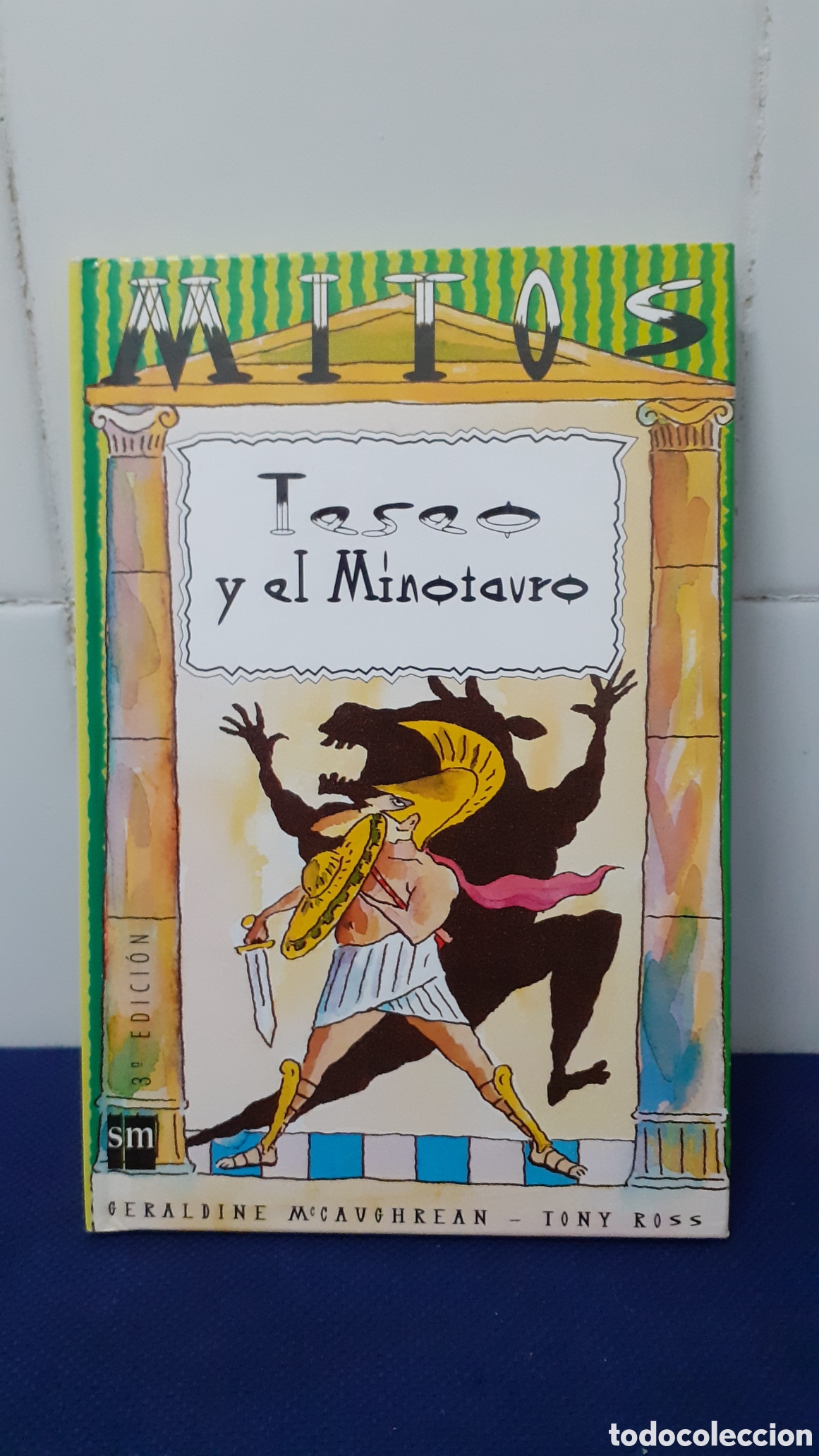 Libros de segunda mano: MITOS, TESEO Y EL MINOTAURO, EDICIONES SM, ESTADO EXCELENTE - Foto 1