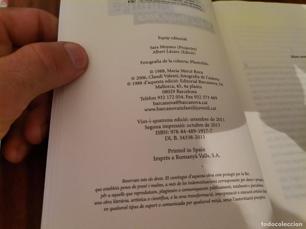 Libros de segunda mano: COM UN MIRATGE MARIA MERCE ED. BARCANOVA 2011 - Foto 2