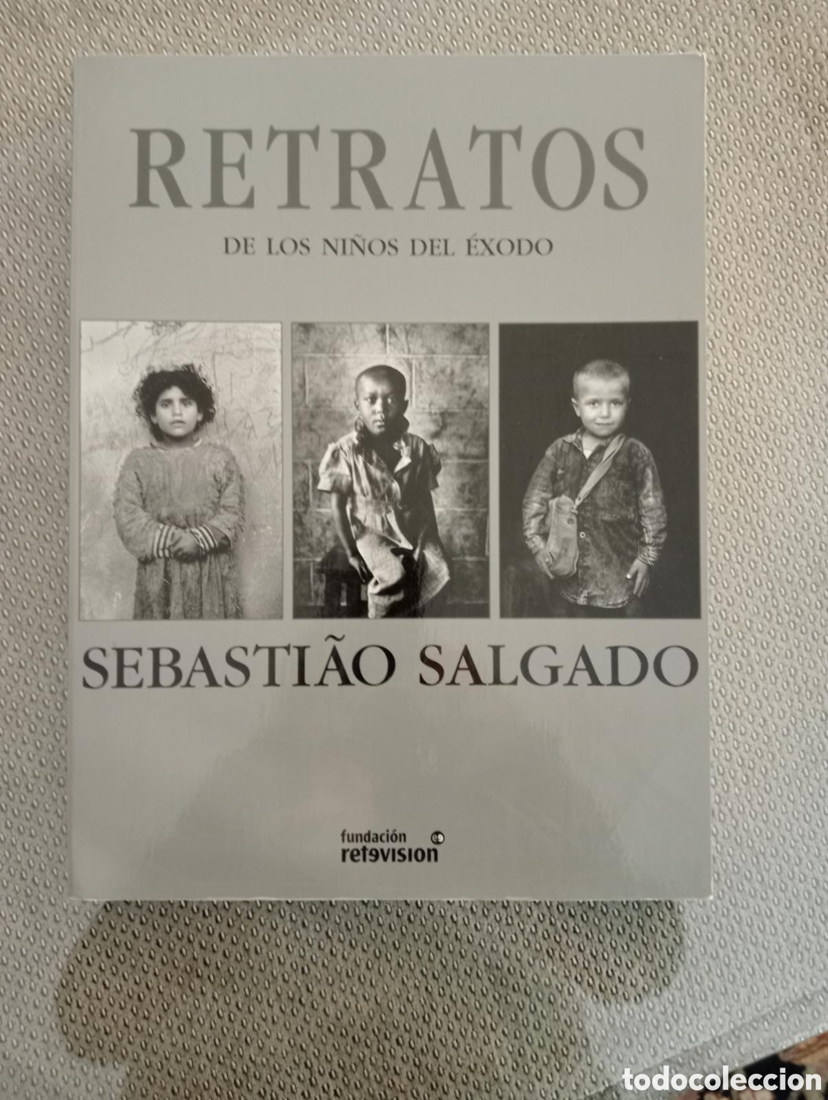 Libros de segunda mano: RETRATOS DE LOS NI&Ntilde;OS DEL &Eacute;XODO / Sebastiao Salgado.&nbsp; - Foto 1