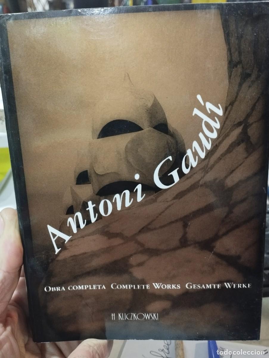 Libros de segunda mano: ANTONI GAUD&Iacute; - OBRA COMPLETA - H KLICZKOWSKI - Onlybook 2002 - Foto 1