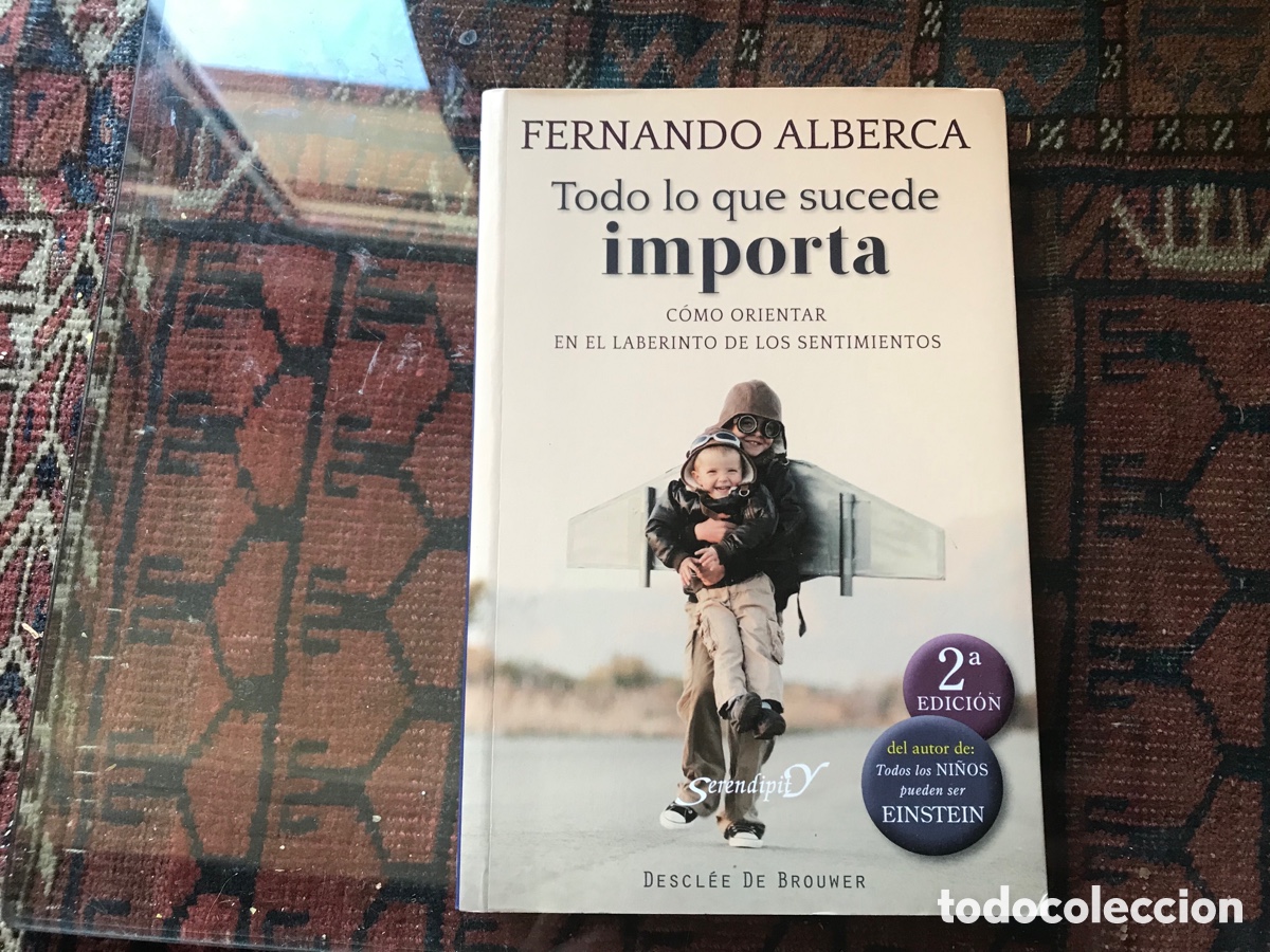 Libros de segunda mano: Todo lo que sucede importa. Fernando alberca. Descl&eacute;e de Brouwer. - Foto 1