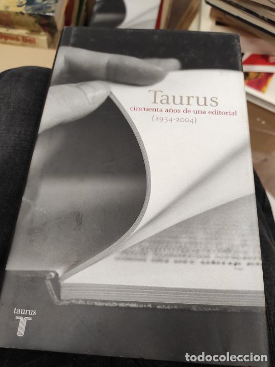 Libros de segunda mano: TAURUS CINCUENTA A&Ntilde;OS DE UNA EDITORIAL ( 1954 - 2004 ) - VVAA - Foto 1