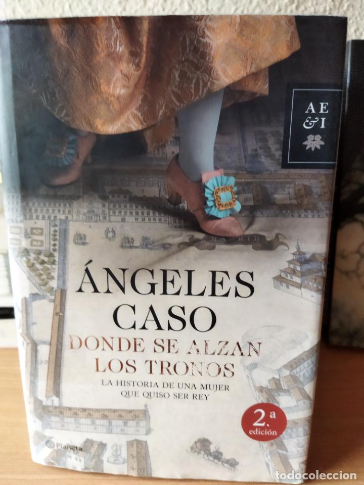 Libros de segunda mano: Donde se alzan los tronos - Foto 1