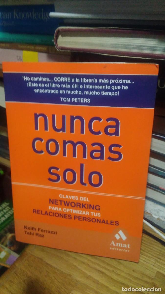 Libros de segunda mano: NUNCA COMAS SOLO, KEITH FERRAZZI TAHL RAZ, ED. AMAT - Foto 1