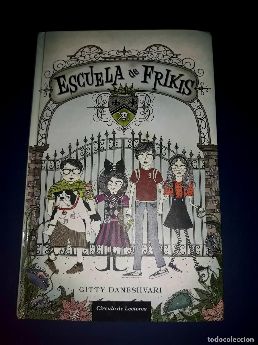 Libros de segunda mano: Escuela de Frikis Gitty Daneshavari Tapa Dura - Foto 1