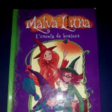 Libros de segunda mano: MALVA LLUNA L´ESCOLA DE BRUIXES BEASCOA TAPA DURA. Lote 401909779