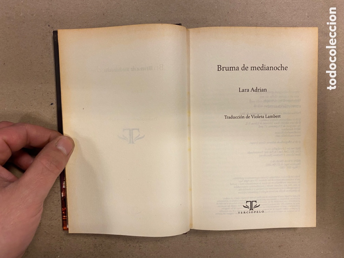 Libros de segunda mano: BRUMA DE MEDIANOCHE. LARA ADRIAN. TERCIOPELO ROCA EDITORIAL 2012. - Foto 2
