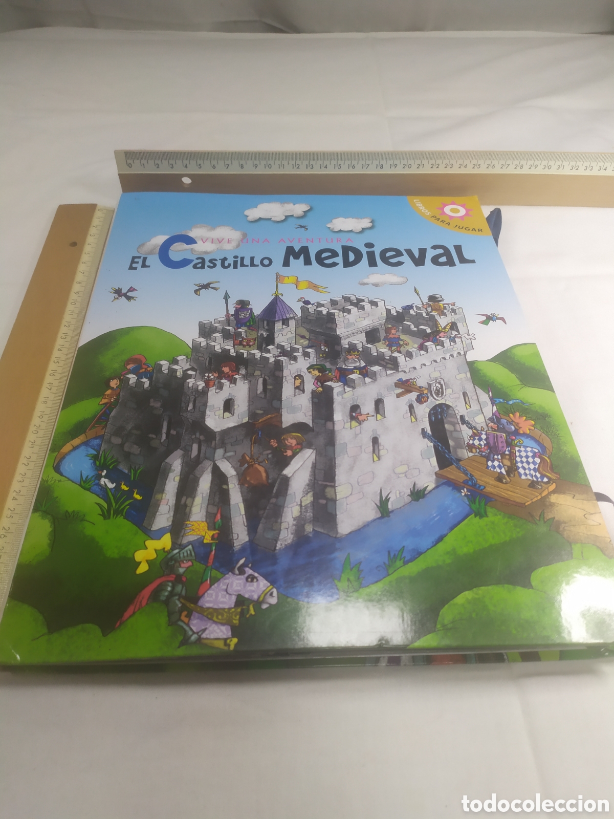 Libros de segunda mano: El castillo medieval. Santillana Ediciones, 2008 KKB - Foto 1