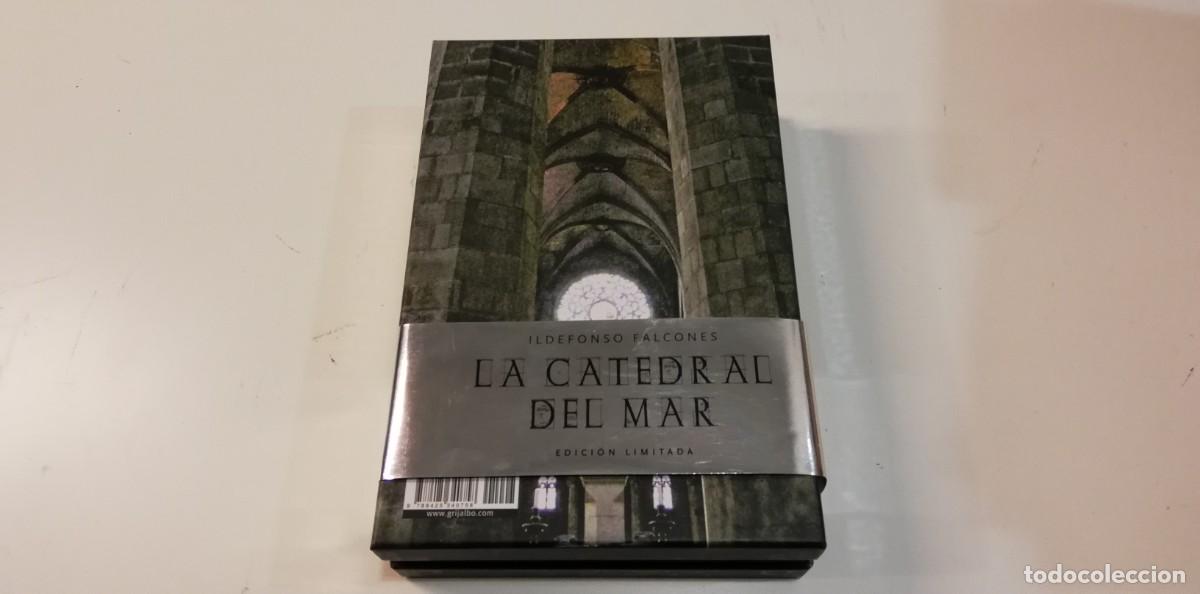 Libros de segunda mano: 423- CAJA +LIBRO LA CATEDRAL DEL MAR ED LIMITADA- PERFECTO ESTADO- COMO NUEVO - Foto 1