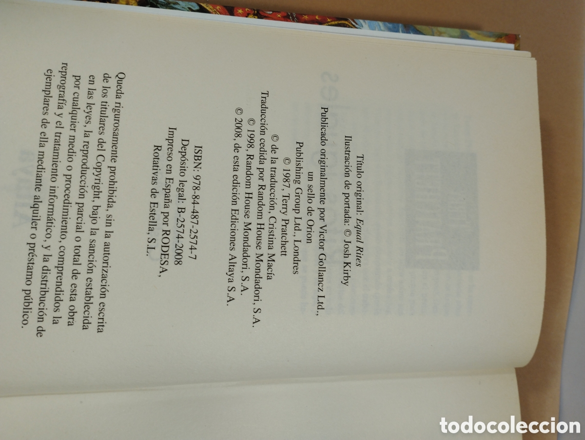 Libros de segunda mano: Terry Pratchett. Ritos iguales. Altaya. - Foto 3