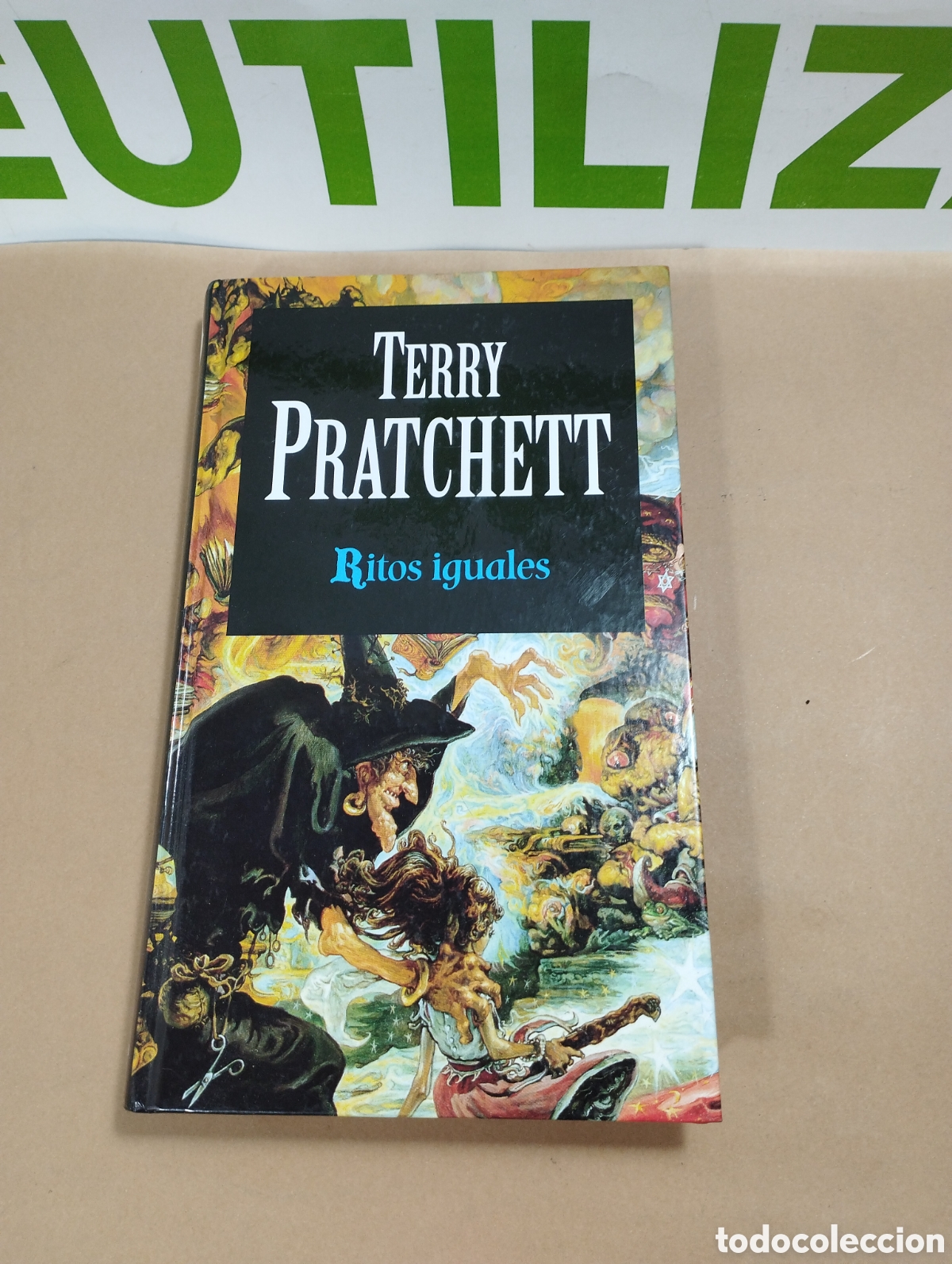 Libros de segunda mano: Terry Pratchett. Ritos iguales. Altaya. - Foto 1