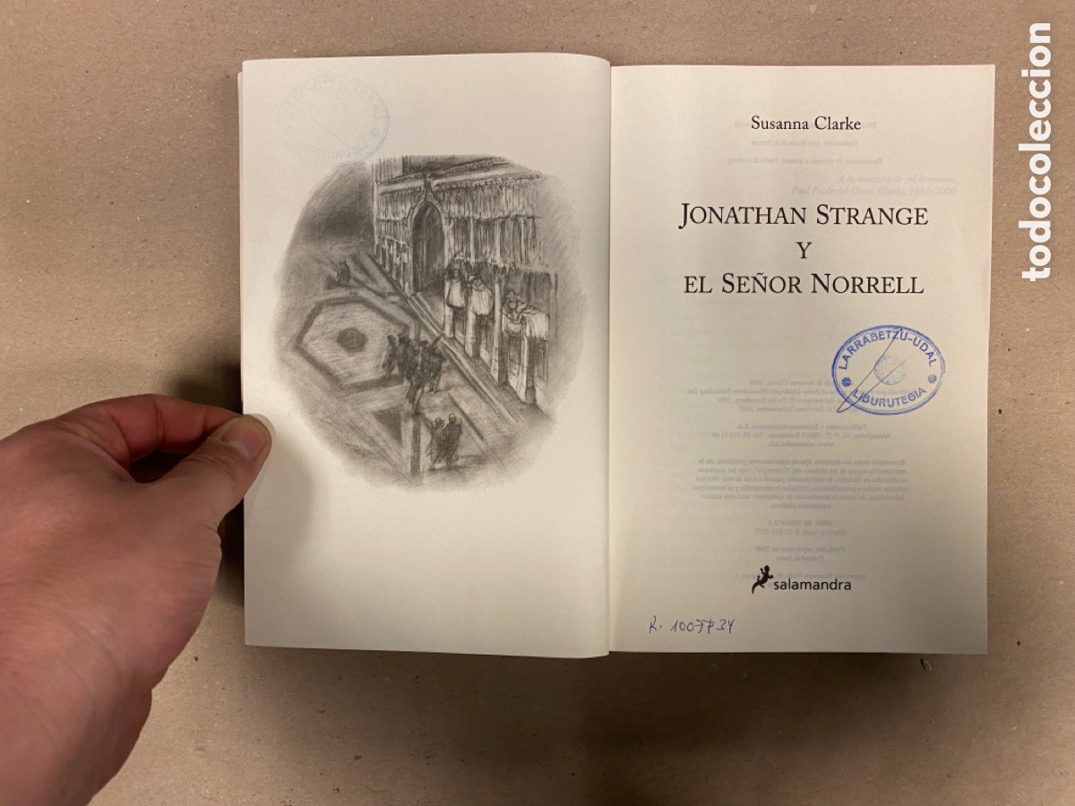 Libros de segunda mano: JONATHAN STRANGE Y EL SE&Ntilde;OR NORRELL. DUSANA CLARKE. EDICIONES SALAMANDRA 2004. - Foto 2