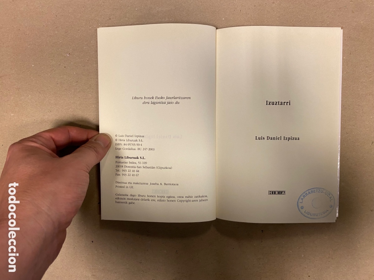 Libros de segunda mano: IZUZTARRI. LUIS DANIEL IZPIZUA. HIRI LIBURUAK 2003. EUSKARAZ. - Foto 2