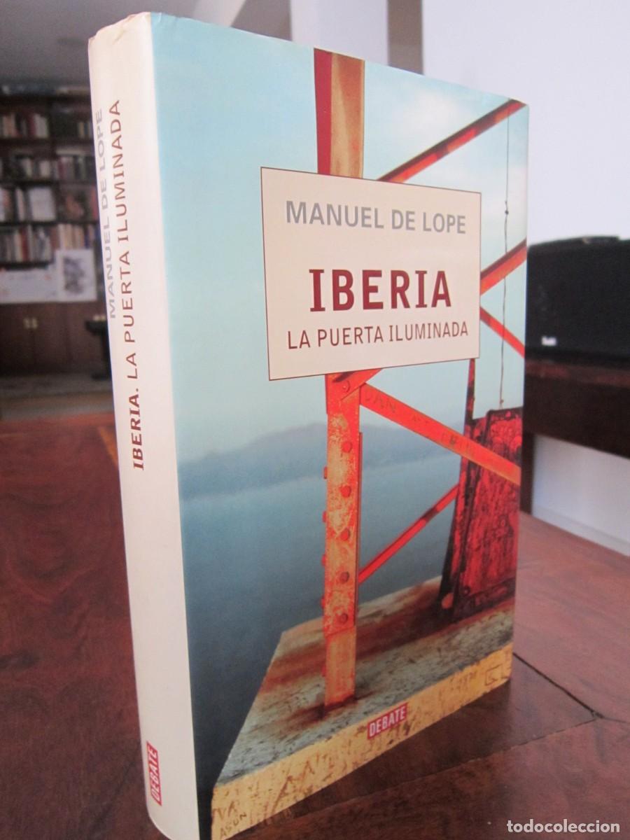 Libros de segunda mano: IBERIA. LA PUERTA ILUMINADA. Manuel De Lope. Debate 2003 1&ordf; edici&oacute;n. - Foto 1