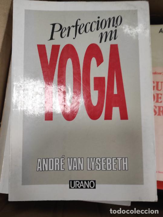 Libros de segunda mano: Perfecciono mi Yoga - Andr&eacute; Van Lysebeth - Foto 1