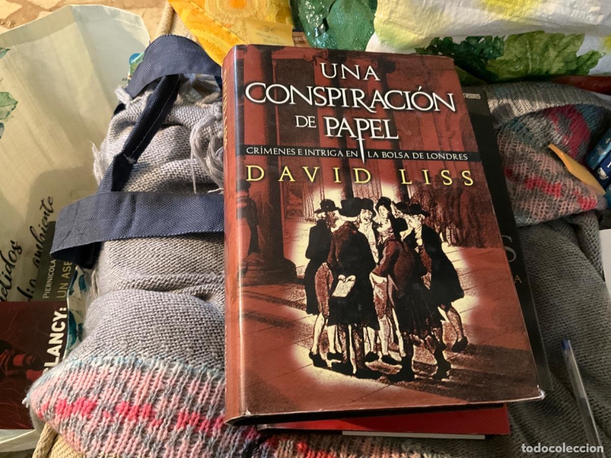 Libros de segunda mano: Una conspiraci&oacute;n de papel - David Liss - Foto 1