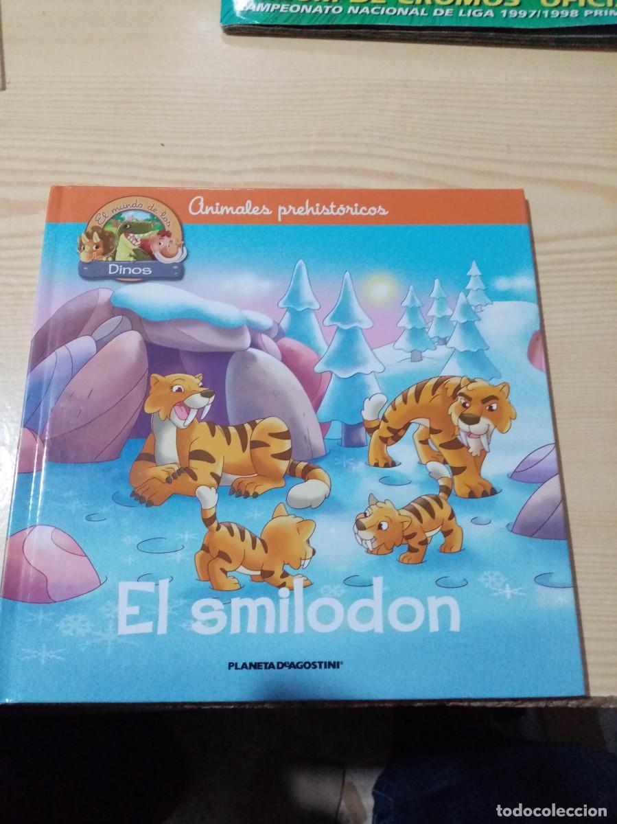 Libros de segunda mano: EL MUNDO DE LOS DINOS. EL SMILODON. EST3B1 - Foto 1
