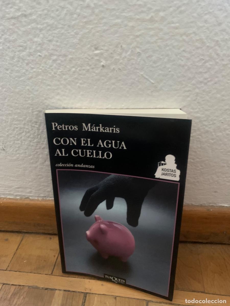 Libros de segunda mano: Con el agua al cuello, Petros Markaris, Ed. Tusquets - Foto 1