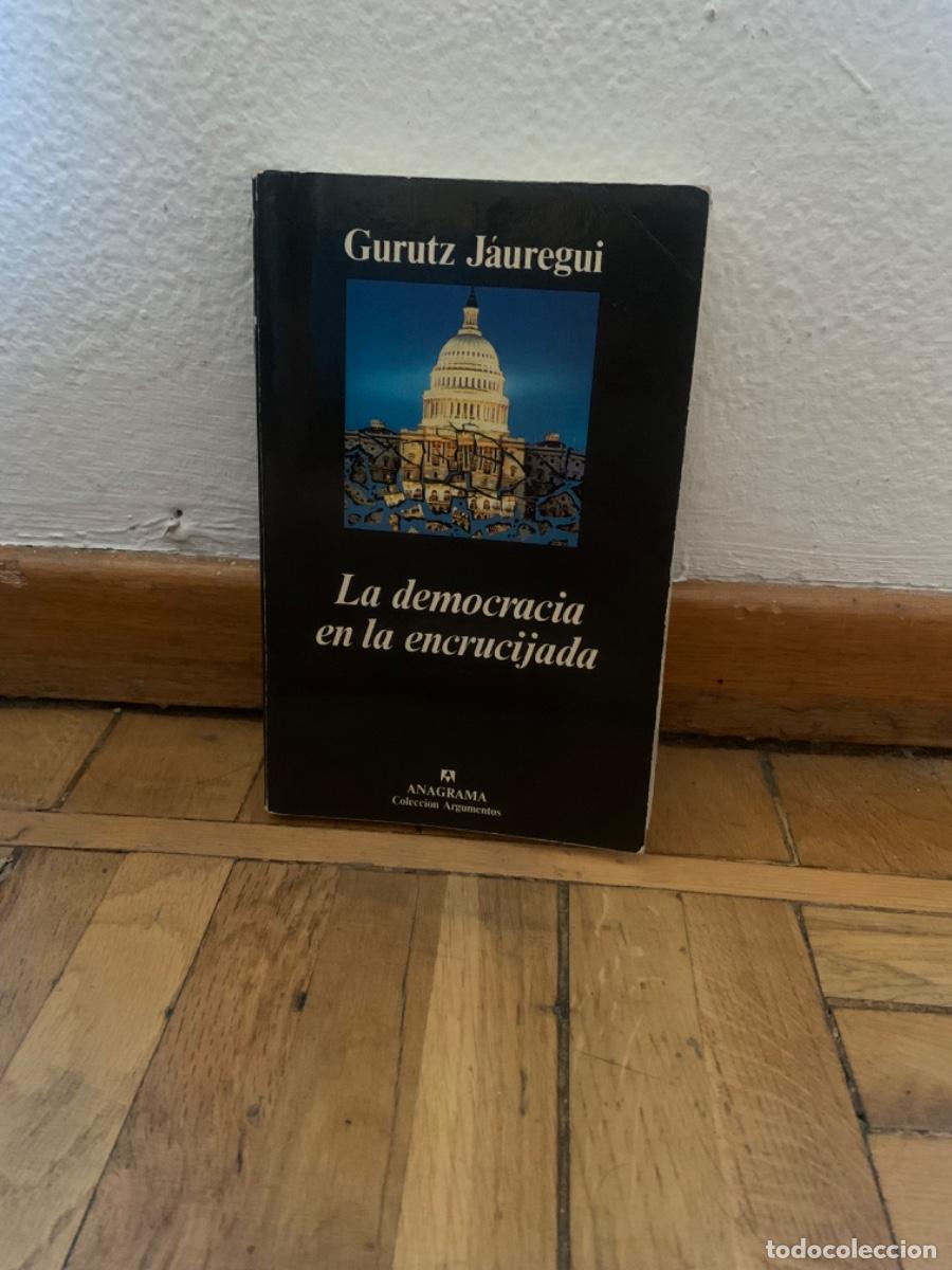 Libros de segunda mano: La democracia en la encrucijada, Gurutz Jauregui, Ed. Anagrama - Foto 1