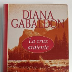 Libros de segunda mano: LA CRUZ ARDIENTE. DIANA GABALDON.