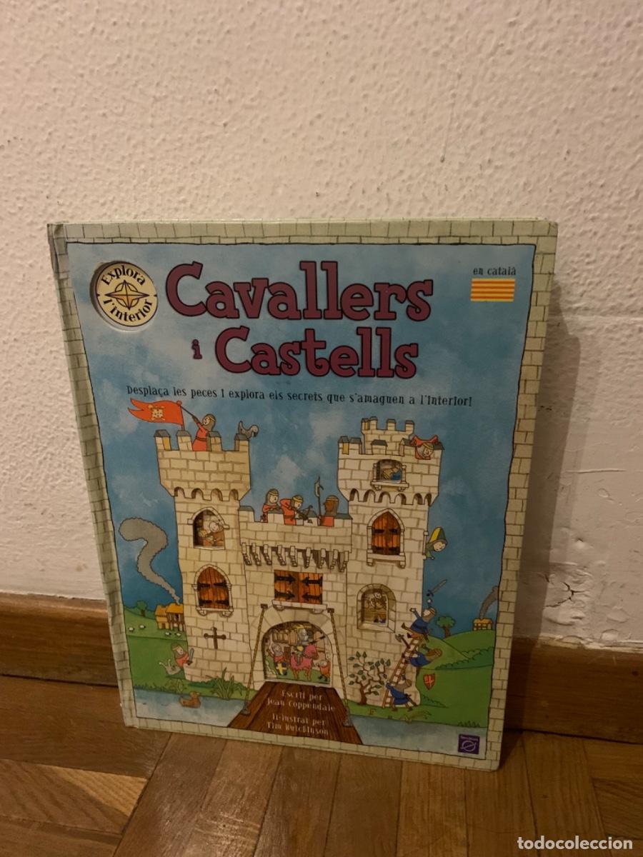 Libros de segunda mano: Cavallers i castells, Beascoa , en catal&aacute; - Foto 1