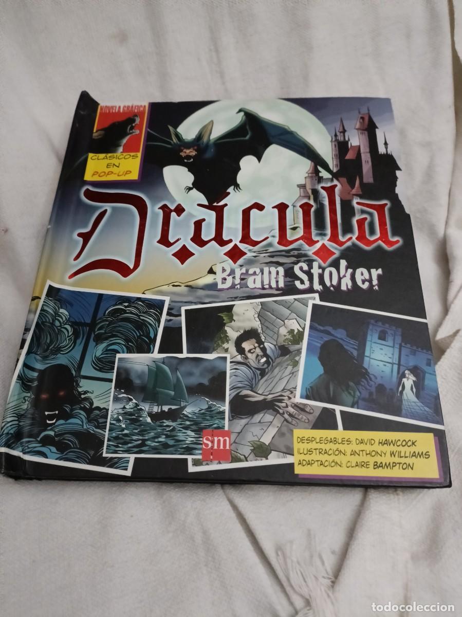 Libros de segunda mano: Libro pop-up Dracula - Foto 1