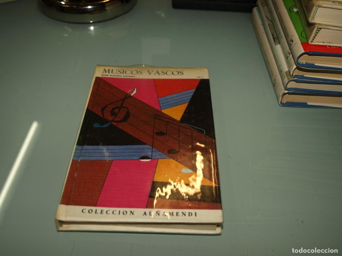 Libros de segunda mano: Musicos vascos,Au&ntilde;amendi - Foto 1