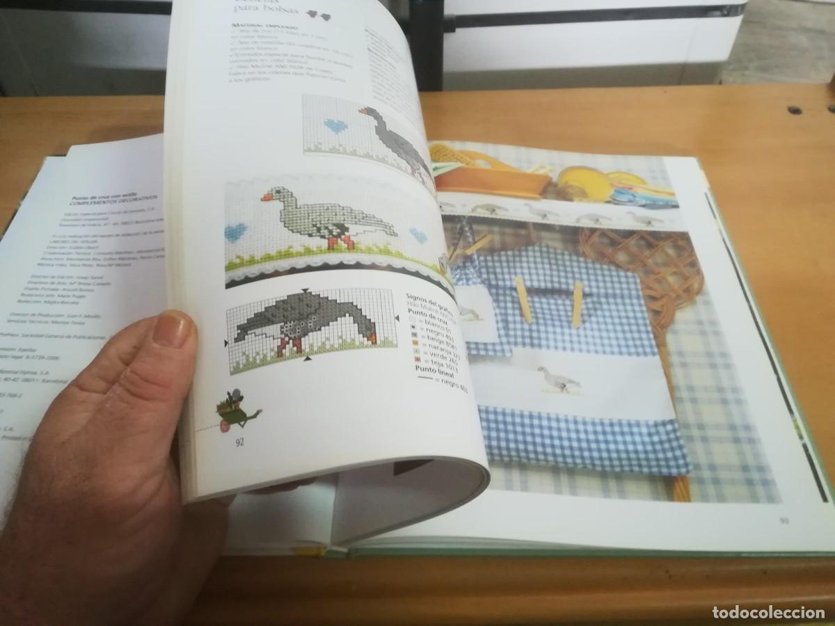 Libros de segunda mano: COMPLEMENTOS DECORATIVOS / CONS527GV / PUNTO CRUZ CON ESTILO / MODA LABORES HOGAR - Foto 10