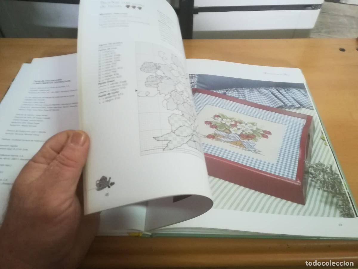 Libros de segunda mano: COMPLEMENTOS DECORATIVOS / CONS527GV / PUNTO CRUZ CON ESTILO / MODA LABORES HOGAR - Foto 13