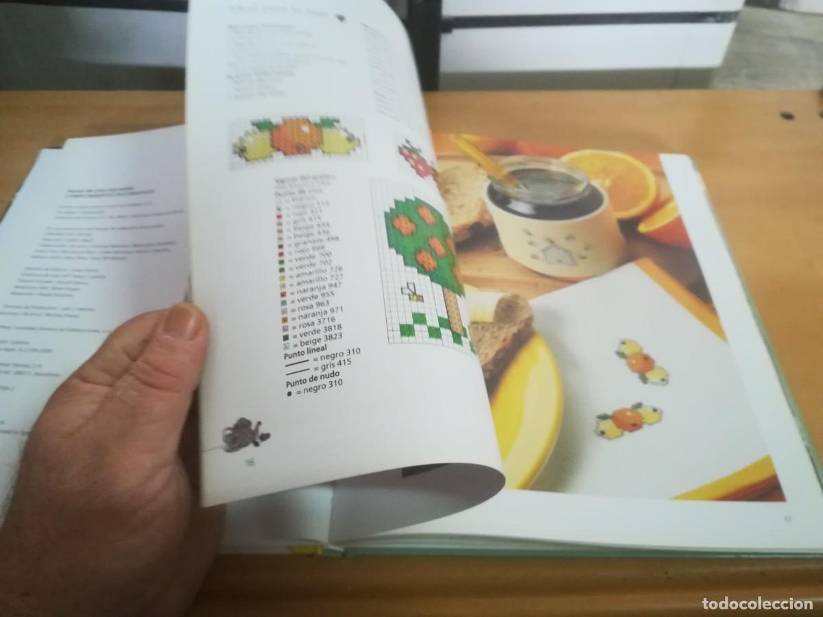 Libros de segunda mano: COMPLEMENTOS DECORATIVOS / CONS527GV / PUNTO CRUZ CON ESTILO / MODA LABORES HOGAR - Foto 16