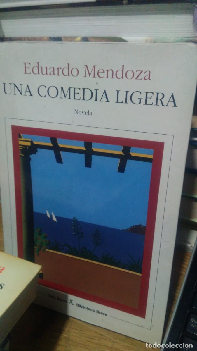 Libros de segunda mano: UNA COMEDIA LIGERA, EDUARDO MENDOZA, ED. SEIX BARRAL - Foto 1