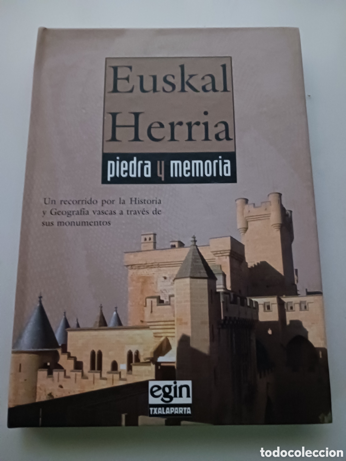 Libros de segunda mano: Euskal Herria piedra y memoria 1996 - Foto 1