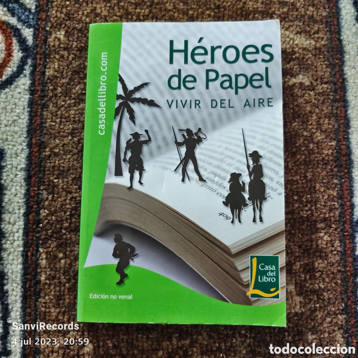 Libros de segunda mano: HEROES DE PAPEL, VIVIR DEL AIRE (CASA DEL LIBRO) - Foto 1