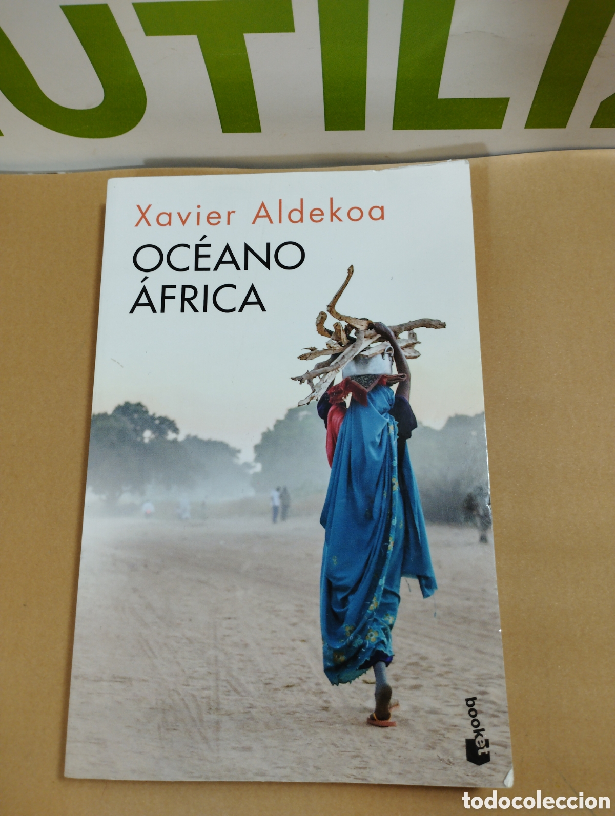 Libros de segunda mano: Oc&eacute;ano africa. Xavier Aldekoa. Booket. - Foto 1