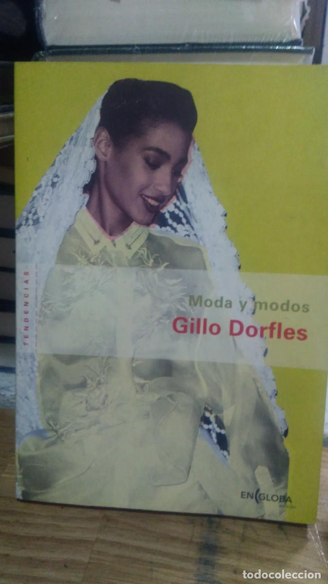 Libros de segunda mano: MODA Y MODOS , GILLO DORFLES, ED. ENGLOBA - Foto 1